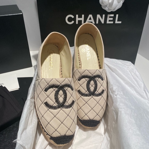Chanel Espadrilles Canvas Diamond Quilted Flats - Picture 4 of 12